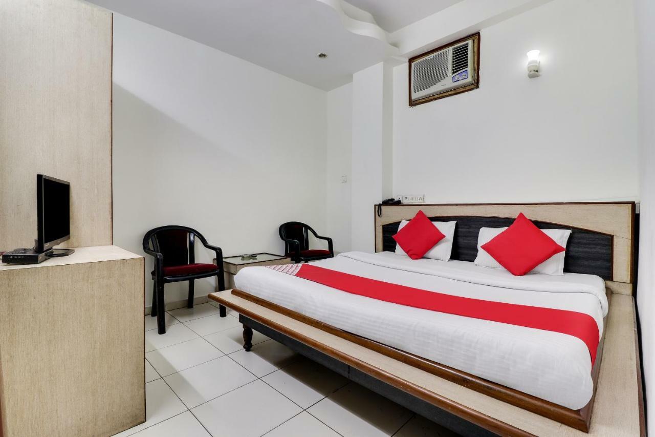 Oyo 45398 Kunal Hotel Etawah Ngoại thất bức ảnh