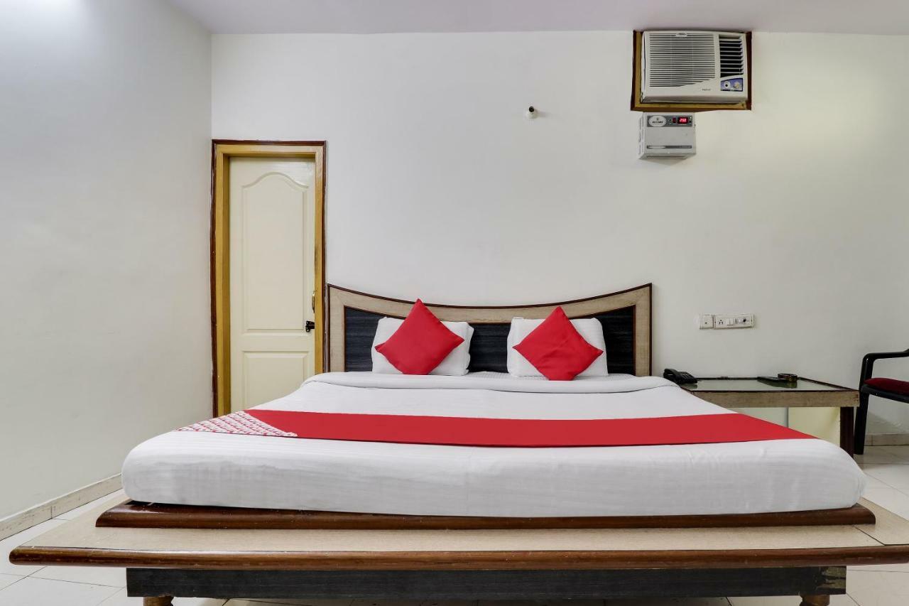 Oyo 45398 Kunal Hotel Etawah Ngoại thất bức ảnh